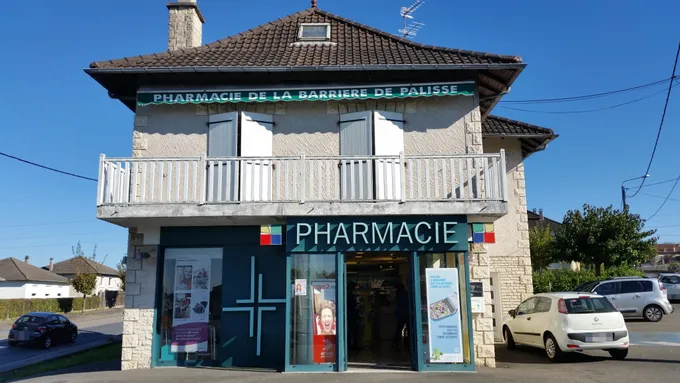 Façade de la Pharmacie de la Barrière de Palisse, 2 avenue Honoré de Balzac à Malemort sur Corrèze